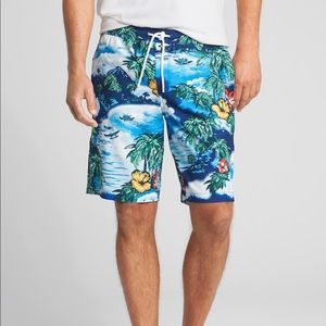 GAP Swim - NWT men’s tropical board shorts swimming trunks GAP Swim - NWT men’s tropical board shorts swimming trunks
